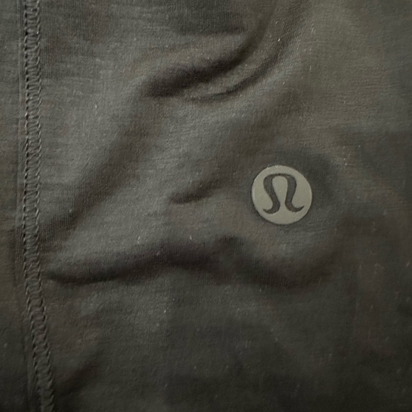 EUC LULULEMON ESSENTIAL TANK PLEATED - SIZE 0 - Picture 3 of 6
